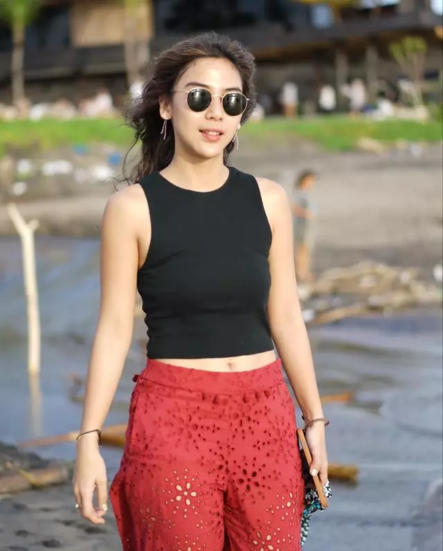 Tips kulit cantik ala Adinda Thomas Instagram Tips kulit cantik ala Adinda Thomas Instagram