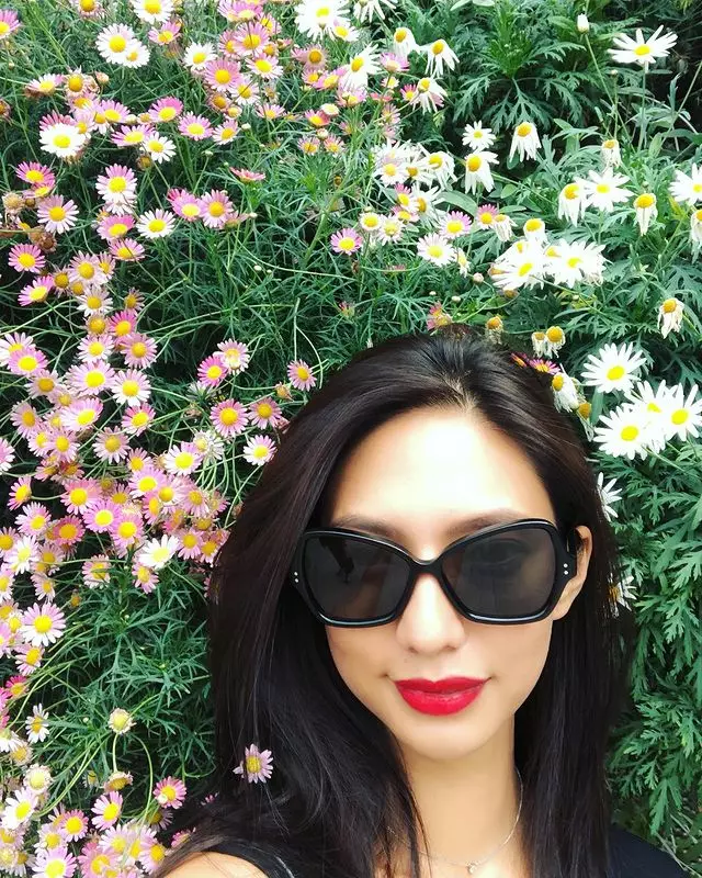 Rahasia wajah cerah ala Nadia Saphira Instagram