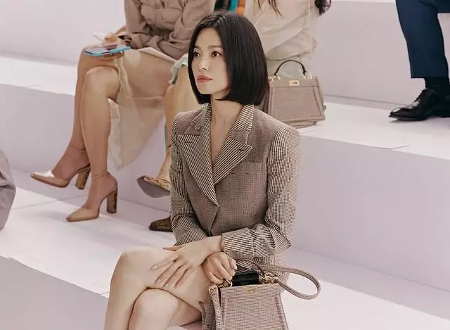 Di balik kecantikan paripurna song hye-kyo Instagram Di balik kecantikan paripurna song hye-kyo Instagram