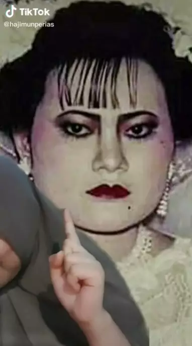 MUA ini recreate riasan pengantin 80-an © TikTok