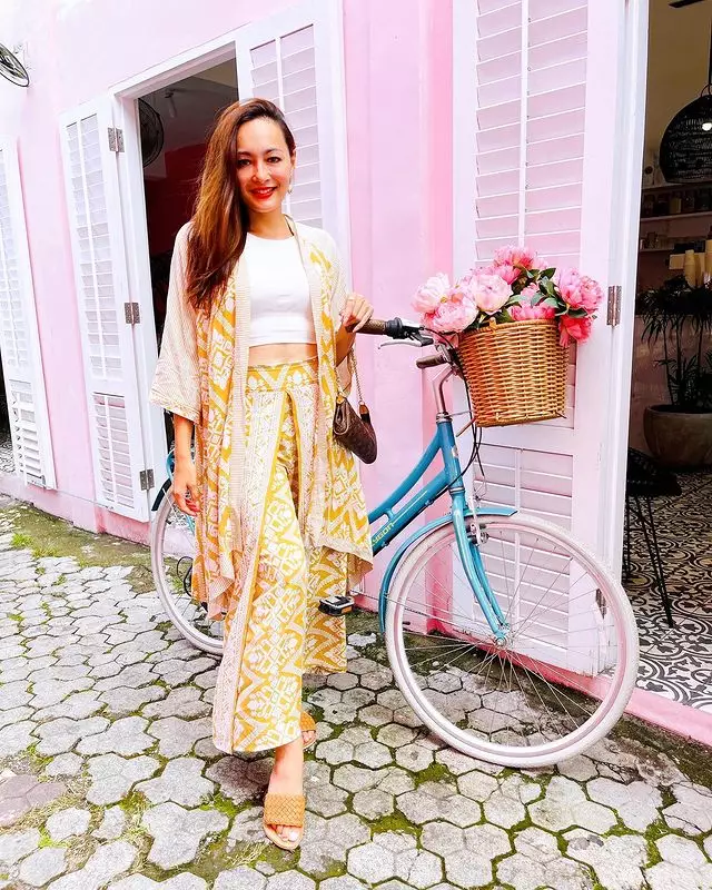 Perawatan wajah awet muda Dewi Rezer  Instagram