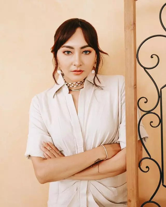 Perawatan wajah awet muda Dewi Rezer  Instagram