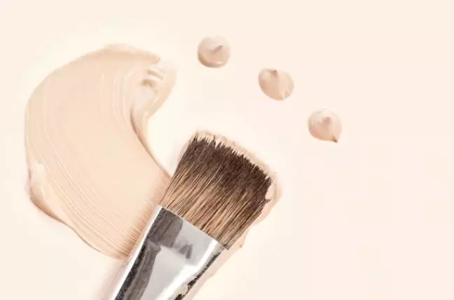 Tips makeup tahan lama dan anticrack untuk kulit kering freepik.com