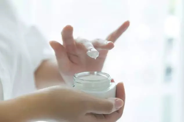 Tips makeup kulit berjerawat freepik.com