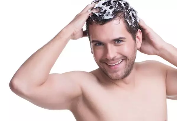 Tips merawat rambut kering untuk pria freepik.com Tips merawat rambut kering untuk pria freepik.com