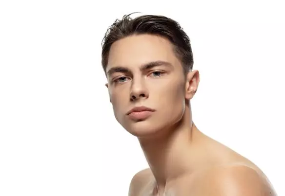 Tips merawat rambut kering untuk pria freepik.com Tips merawat rambut kering untuk pria freepik.com