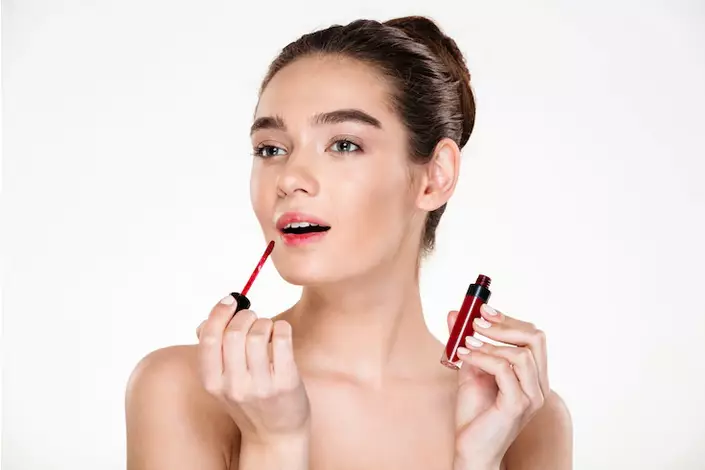 Step daily makeup ala Selena Gomez Freepik.com Step daily makeup ala Selena Gomez Freepik.com