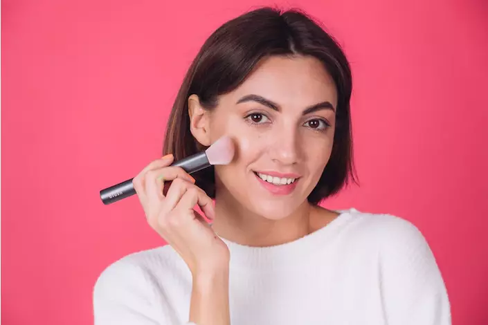 Tips memilih produk makeup kulit berjerawat Berbagai sumber