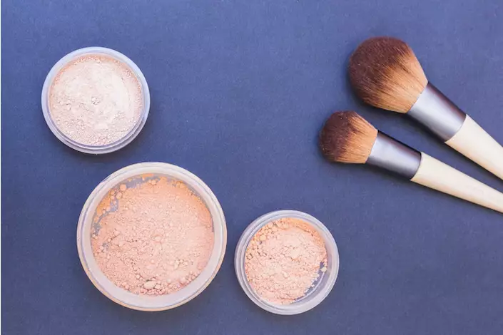 Tips memilih produk makeup kulit berjerawat Berbagai sumber