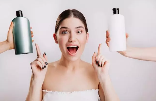 Tips merawat rambut keriting agar tidak rontok dan mudah di atur freepik.com