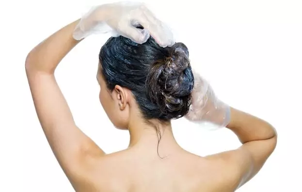 Tips merawat rambut keriting agar tidak rontok dan mudah di atur freepik.com
