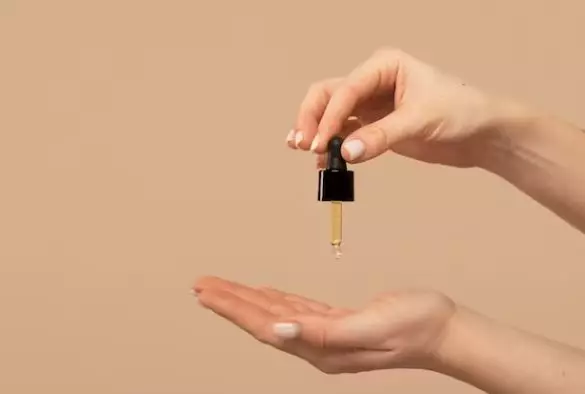 Tips merawat rambut keriting agar tidak rontok dan mudah di atur freepik.com