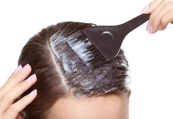 Tips merawat rambut keriting agar tidak rontok dan mudah di atur freepik.com