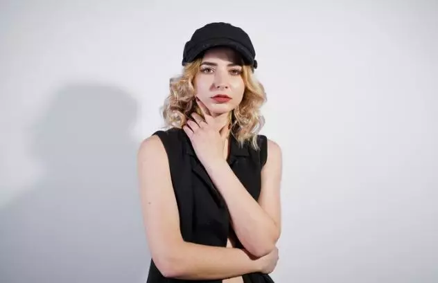 Tips merawat rambut keriting agar tidak rontok dan mudah di atur freepik.com