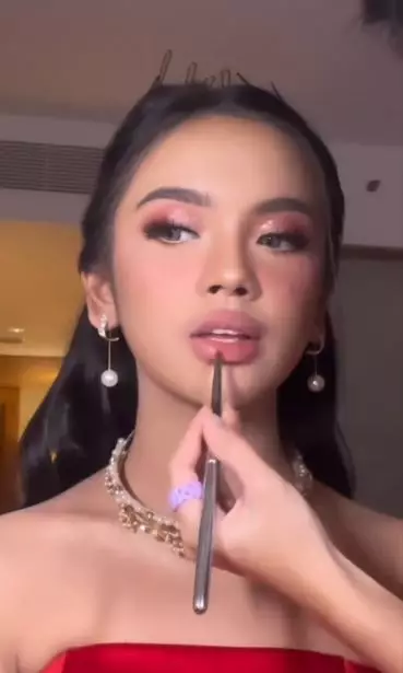 MUA ini bagikan rahasia Cherry Lips Lyodra Instagram