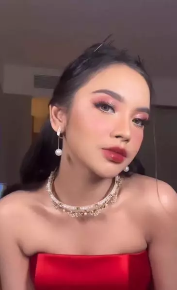 MUA ini bagikan rahasia Cherry Lips Lyodra Instagram