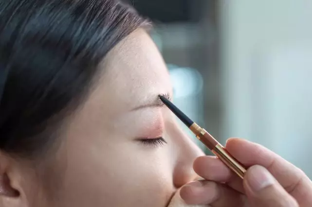 Cara gunakan pensil alis agar natural dan rapi freepik.com Cara gunakan pensil alis agar natural dan rapi freepik.com