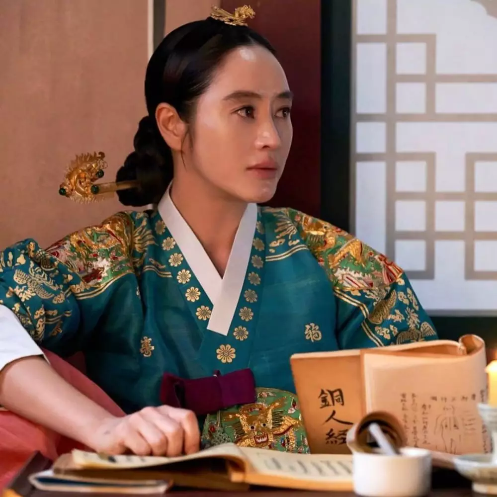 Rahasia wajah awet muda Kim Hye-soo Instagram