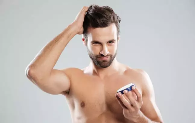 Tips atasi rambut lepek pada pria freepik.com