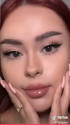 Maskara hack ala Selena Gomez Berbagai sumber Maskara hack ala Selena Gomez Berbagai sumber