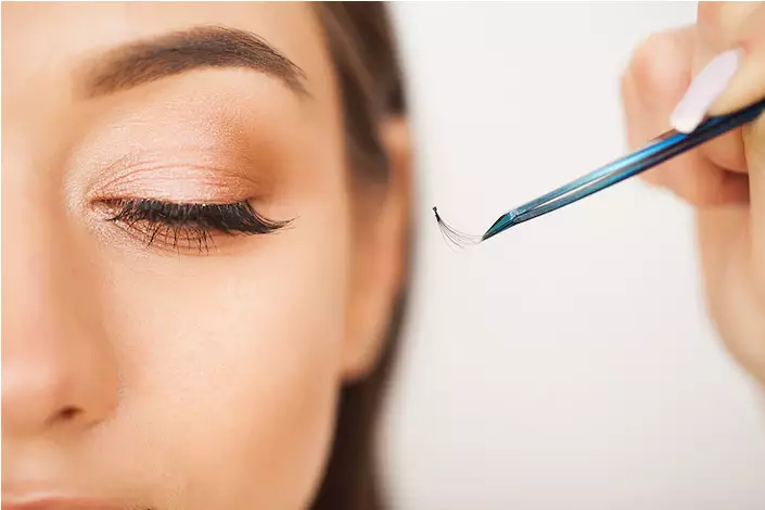 Tips gunakan bulu mata palsu bagi pemula Freepik.com Tips gunakan bulu mata palsu bagi pemula Freepik.com