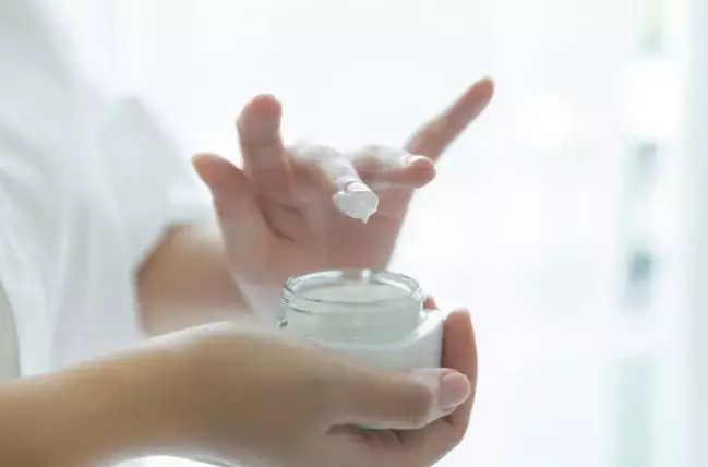 Tips makeup antiluntur saat cuaca panas freepik.com Tips makeup antiluntur saat cuaca panas freepik.com