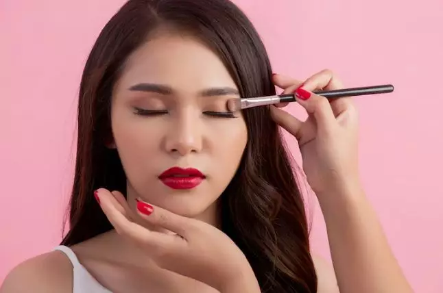 Tips makeup antiluntur saat cuaca panas freepik.com Tips makeup antiluntur saat cuaca panas freepik.com