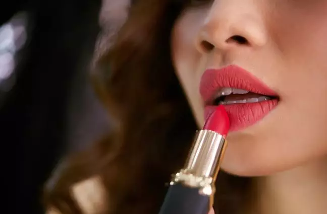 Tips makeup antiluntur saat cuaca panas freepik.com Tips makeup antiluntur saat cuaca panas freepik.com