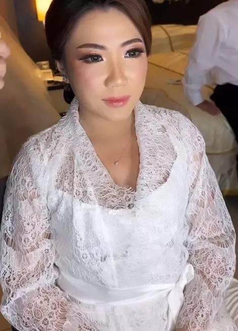 MUA ini bagikan tips atasi riasan longsor karena penggunaan krim dokter Instagram