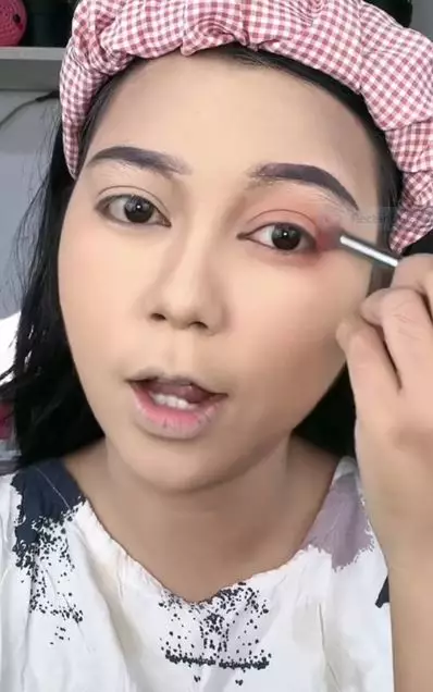 Wanita ini bagikan tutorial makeup ala Jepang TikTok Wanita ini bagikan tutorial makeup ala Jepang TikTok
