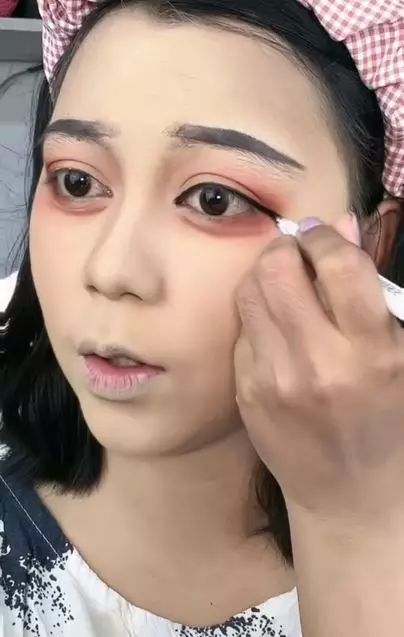 Wanita ini bagikan tutorial makeup ala Jepang TikTok Wanita ini bagikan tutorial makeup ala Jepang TikTok