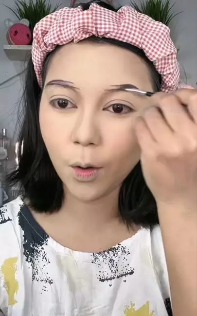 Wanita ini bagikan tutorial makeup ala Jepang TikTok Wanita ini bagikan tutorial makeup ala Jepang TikTok