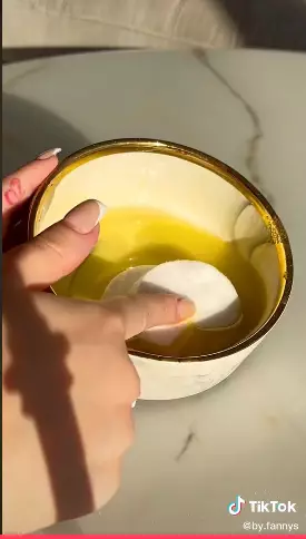 Eksfoliasi wajah cuma pakai kapas Berbagai sumber