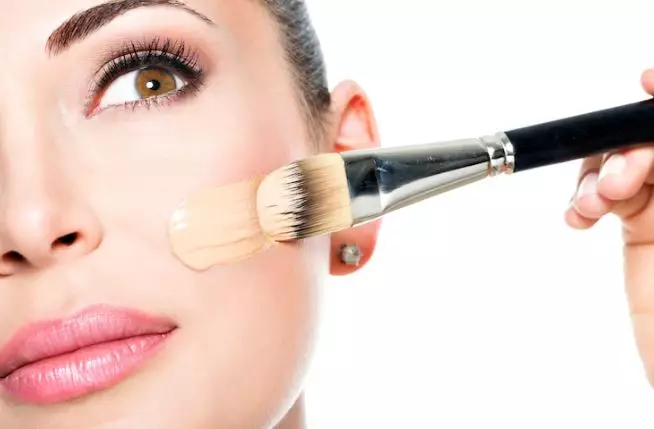 Tips makeup anticakey agar lebih flawless freepik.com