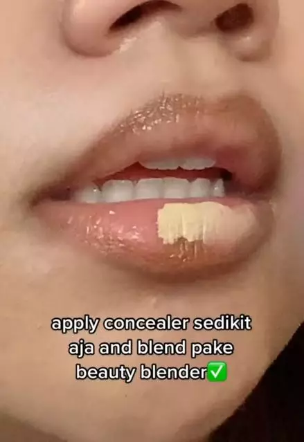 Wanita ini bagikan beauty hack ombre lips pada bibir gelap TikTok