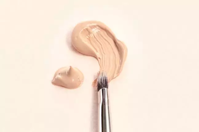 Tips gunakan lipstik untuk tutupi bibir gelap freepik.com Tips gunakan lipstik untuk tutupi bibir gelap freepik.com