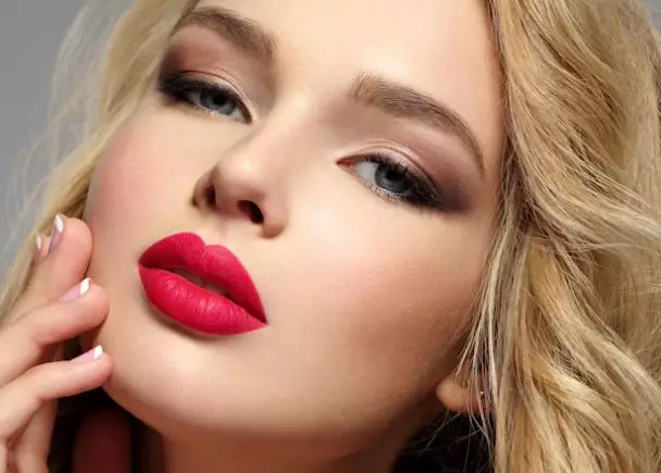Tips gunakan lipstik untuk tutupi bibir gelap freepik.com Tips gunakan lipstik untuk tutupi bibir gelap freepik.com