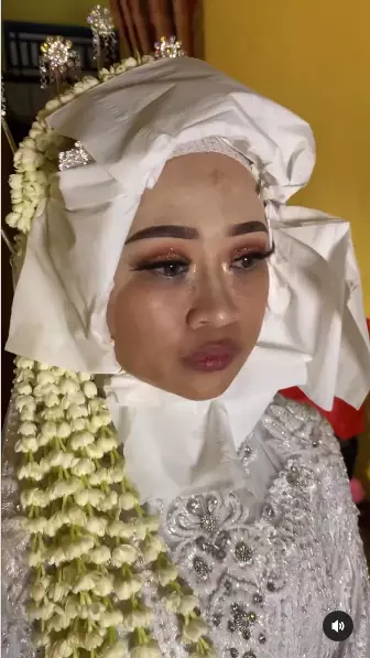 makeup pengantin luntur Berbagai sumber
