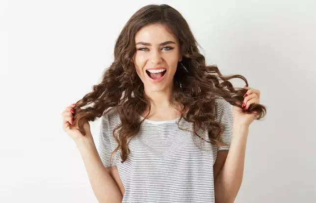 Cara curly rambut agar awet tanpa hair spray freepik.com Cara curly rambut agar awet tanpa hair spray freepik.com
