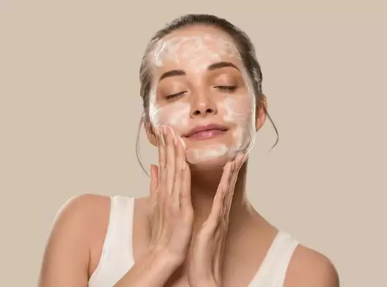 Perawatan wajah ala Tya Arifin Berbagai sumber Perawatan wajah ala Tya Arifin Berbagai sumber