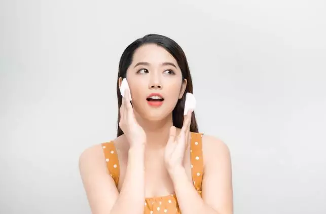 Perawatan wajah ala Tya Arifin Berbagai sumber Perawatan wajah ala Tya Arifin Berbagai sumber