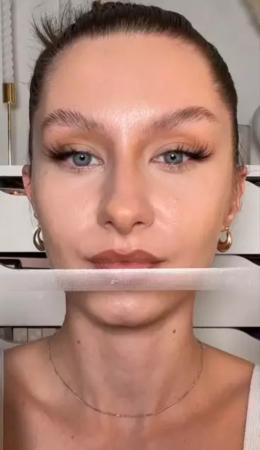 Beauty hack aplikasikan contour pakai selotip TikTok Beauty hack aplikasikan contour pakai selotip TikTok