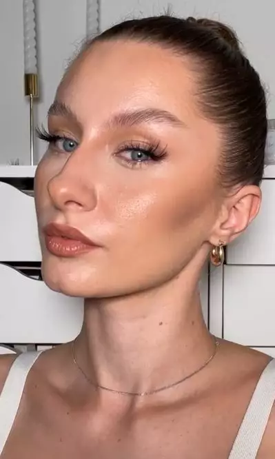 Beauty hack aplikasikan contour pakai selotip TikTok Beauty hack aplikasikan contour pakai selotip TikTok