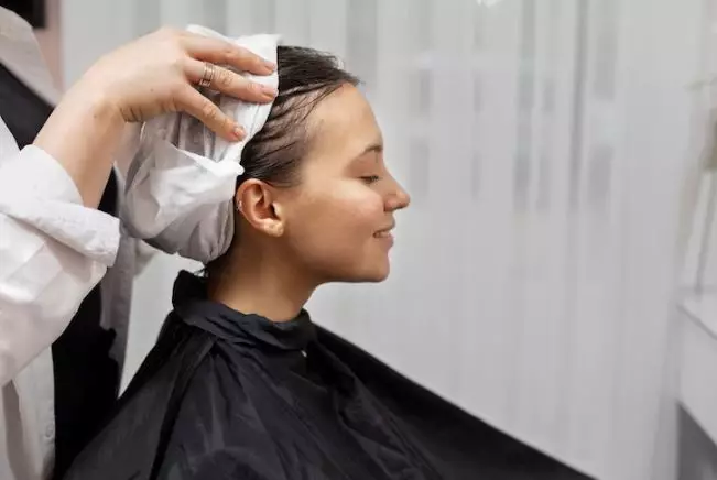 Cara lakukan hair spa tanpa ke salon freepik.com Cara lakukan hair spa tanpa ke salon freepik.com