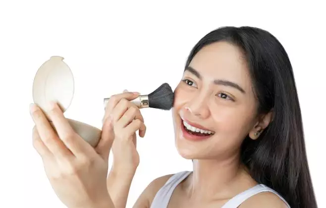 Tips makeup untuk tutupi pori-pori besar freepik.com