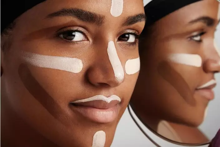 Trik makeup pakai kacamata ala Stephanie Poetri Berbagai sumber