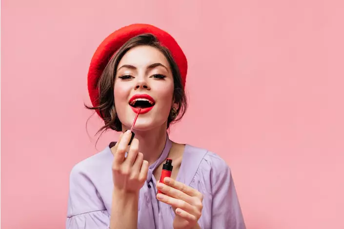 Tips agar lipstik tahan lama di bibir Berbagai sumber