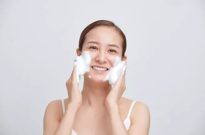 Skincare sehari-hari Eriska Rein Berbagai sumber Skincare sehari-hari Eriska Rein Berbagai sumber