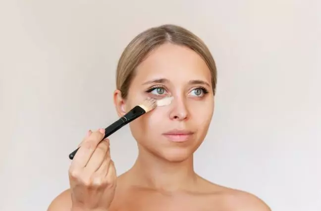 Tips makeup untuk pemilik mata sipit freepik.com