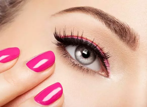 Tips makeup untuk pemilik mata sipit freepik.com